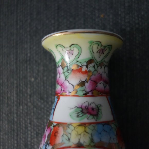 Small 6.5 Inch High Hourglass Shaped Ceramic Flower Vase - Picture 15 of 16
